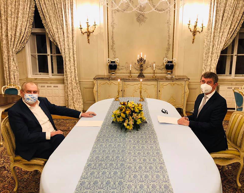 捷克总统泽曼（左）与捷克总理巴比什 （图片来源：泽曼社交媒体账号）