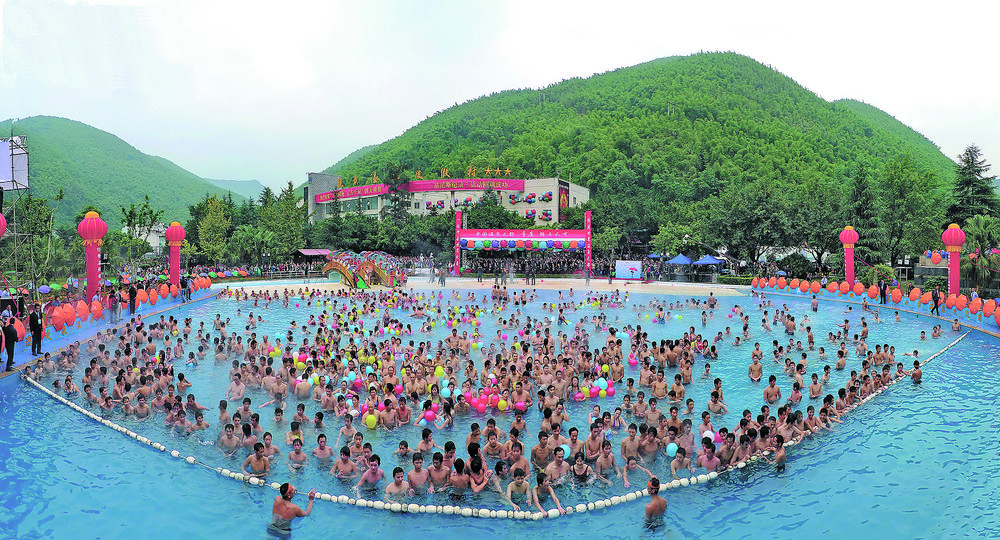 合川钓鱼城漫山红叶映三峡 孙传杰 摄潼南油菜花基地