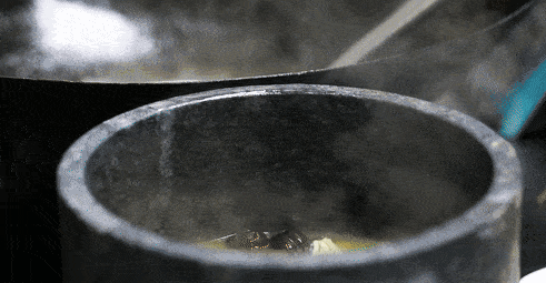 △墨脱石锅鸡和鲁朗石锅鸡都是藏民美食