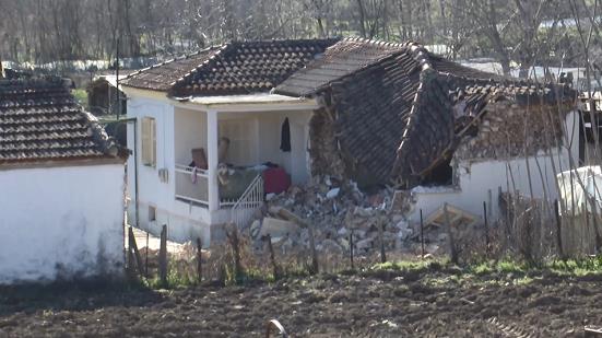 △希腊中部拉里萨地区地震，部分建筑物损毁严重