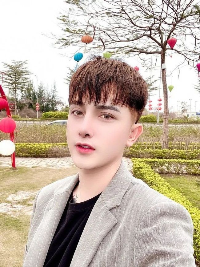 小伙因长得丑处处碰壁怒花11万整容成帅哥