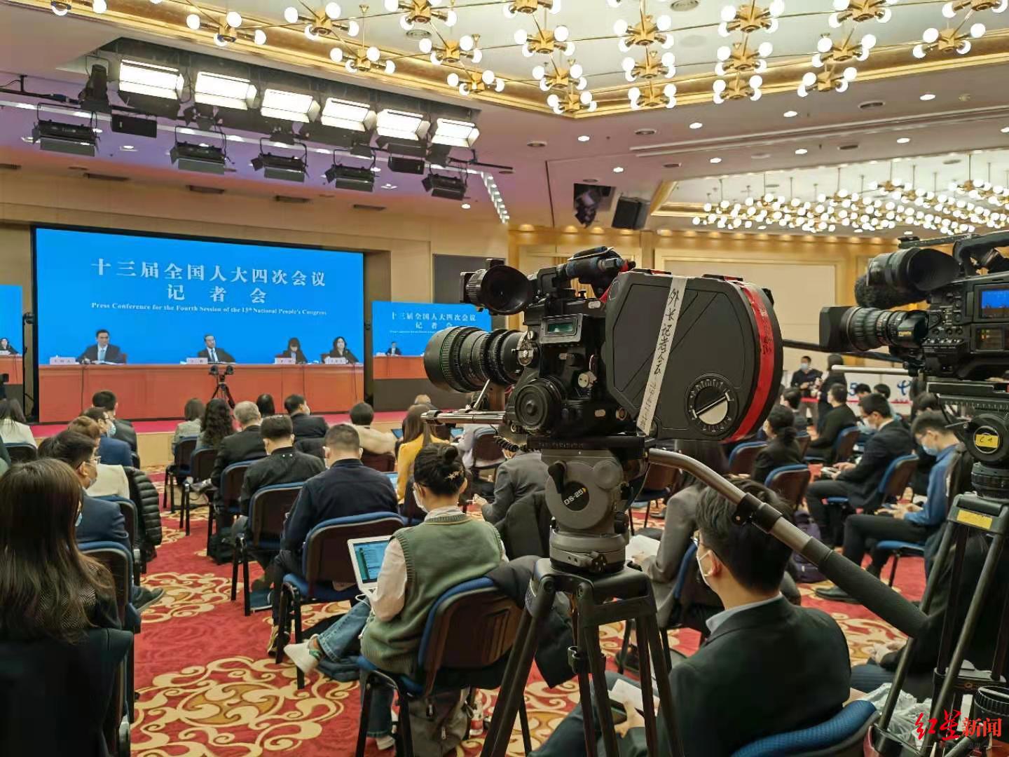 史上回答最多问题的外长记者会背后有这些细节王毅为何最后再致敬武汉