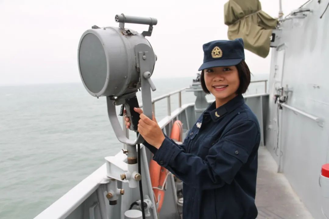 太飒了首批上舰女兵对比照大公开也就看了十几遍吧