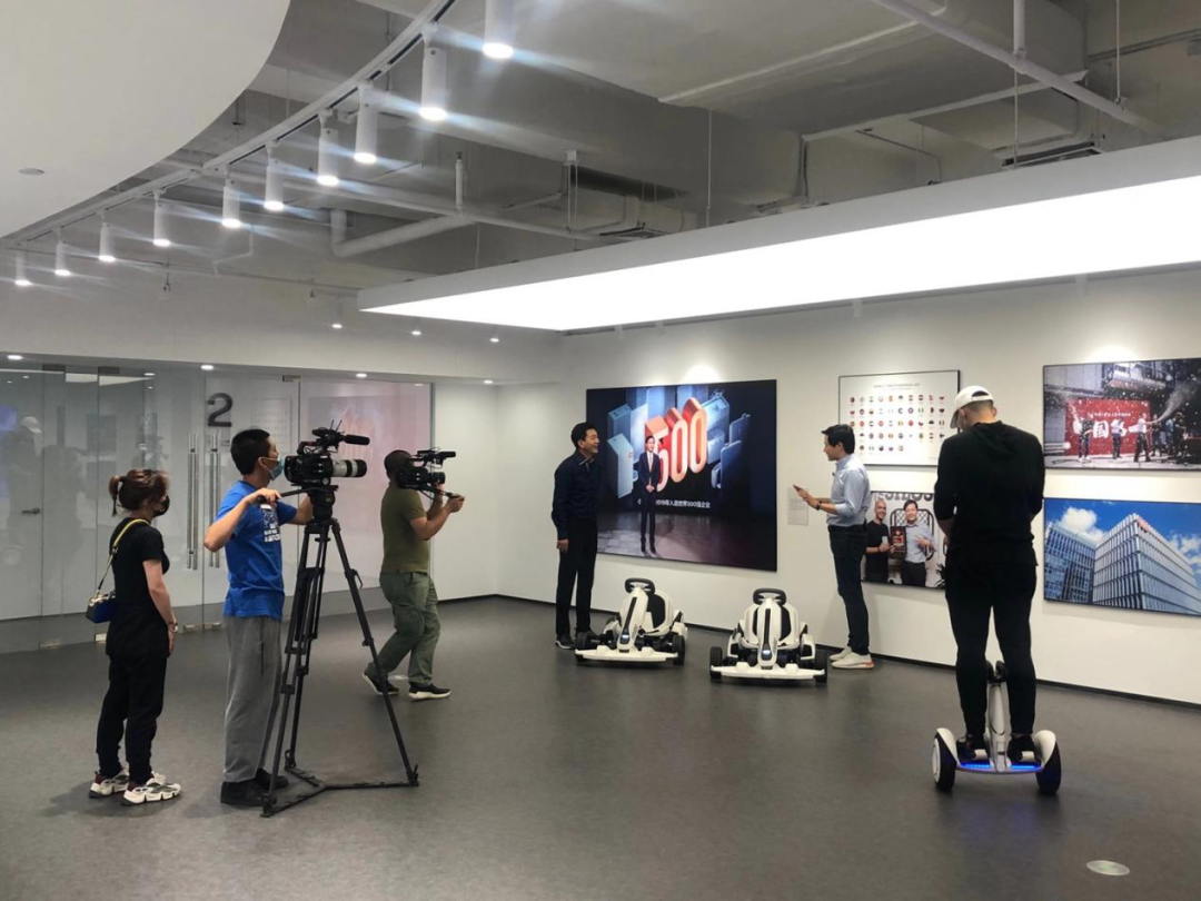 如何做好人物访谈央视主持人鲁健对话中传学子