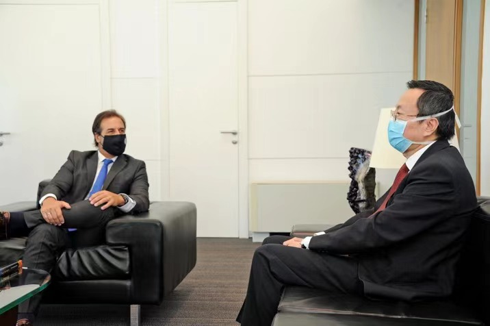 △乌拉圭总统拉卡列与中国驻乌拉圭大使王刚会面（图片来源：乌拉圭总统府）