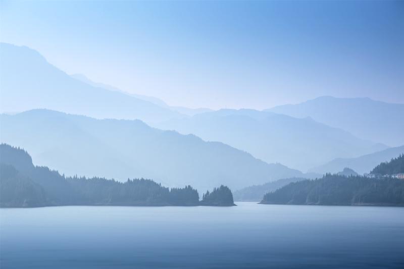 "沧浪"之水让人通达,"天青色等烟雨"又是什么美?传统色之美,你细细品