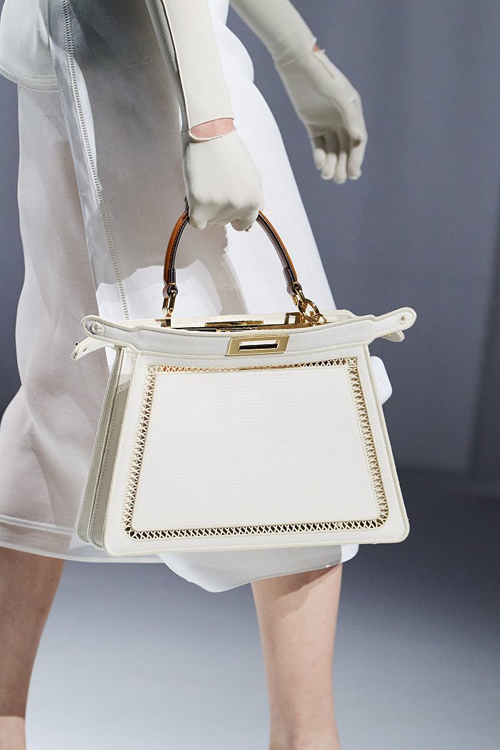 chaumet约瑟芬皇后系列彰显女王力,fendi春夏白色刺绣手袋仙气满满丨
