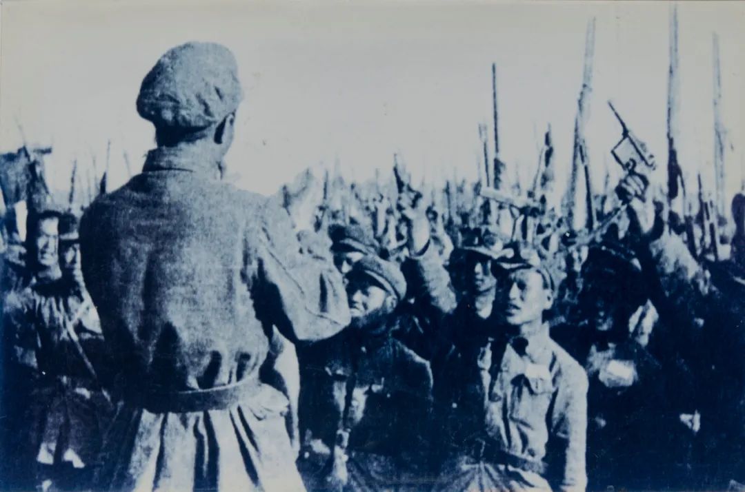 再听三把军刀背后的故事