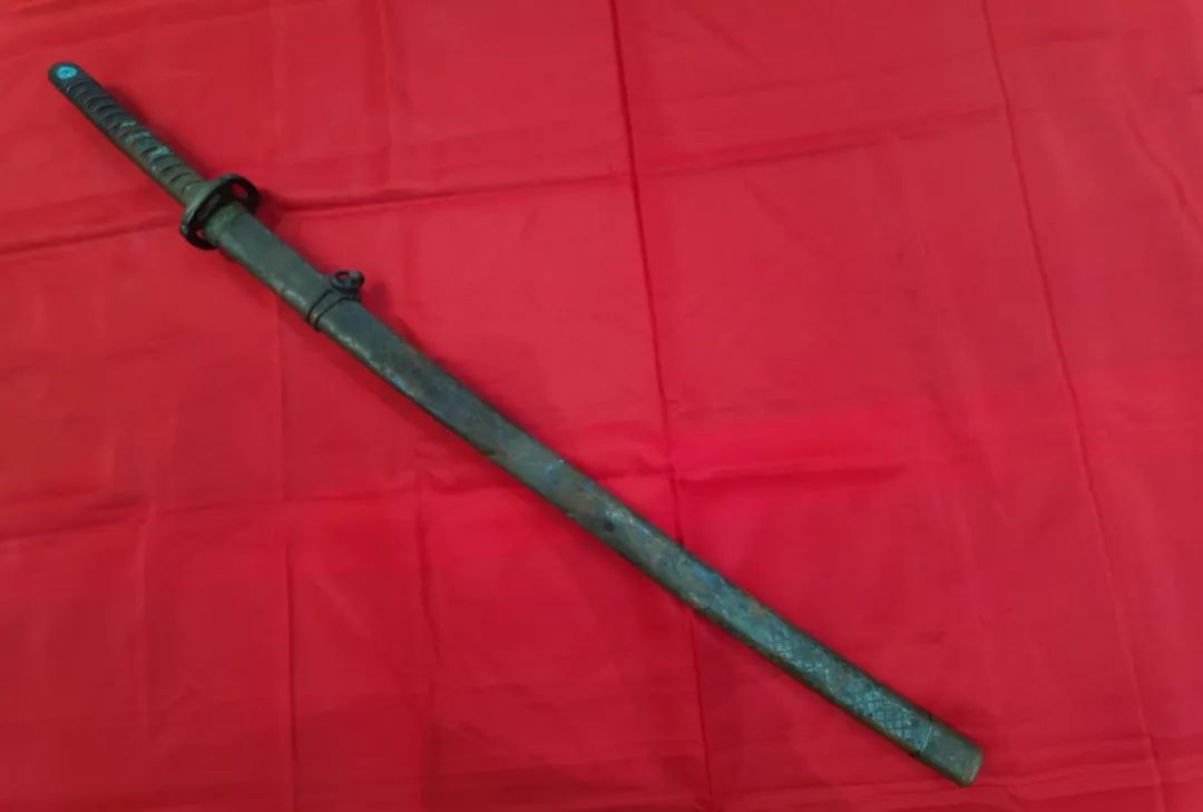 缴获日军少佐的武士刀神垢战斗九泉山之战中,砍杀到卷刃的大刀这把