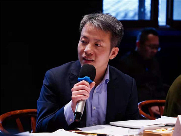 王韬发言. 谢维摄