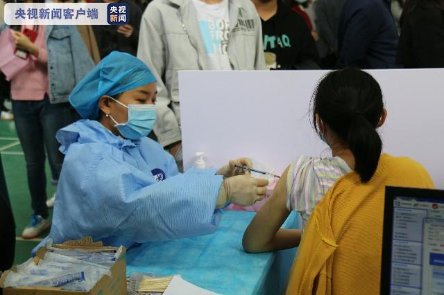 宁夏组织高校师生接种新冠疫苗 预计三天内完成5万剂次接种