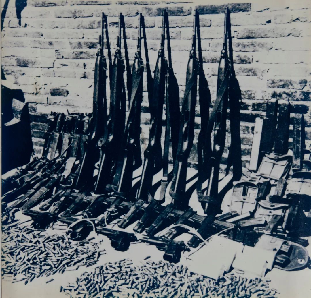 战斗打响后,双方交战异常激烈,红军战士几次攻击都没有成功.