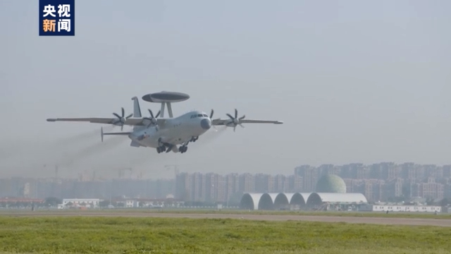 海军航空兵36小时不间断预警训练锤炼全时作战能力