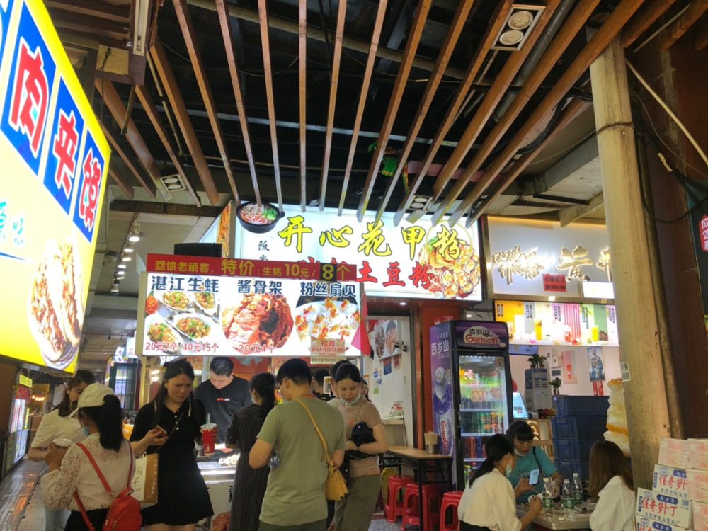深圳东门町美食街.(图片来源:时代周报记者摄)