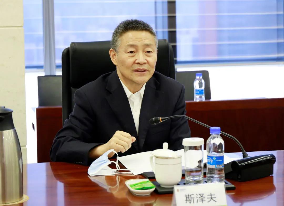 斯泽夫率队拜访国家电投