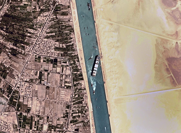 “长赐”轮（Ever Given）苏伊士运河搁浅事件震惊全球。人民视觉 资料图