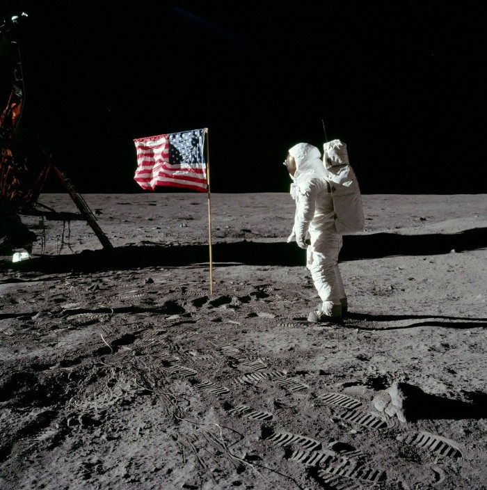 为什么美国宇航局计划让女性登上月球？
