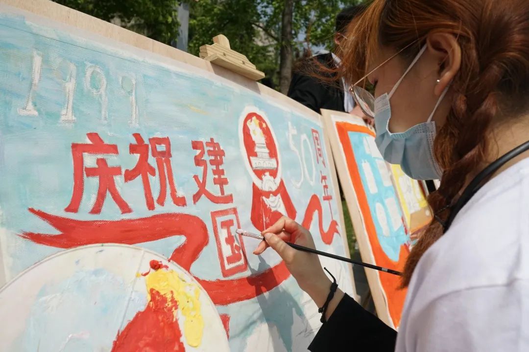 刷爆朋友圈100人手绘100幅红色经典瞬间