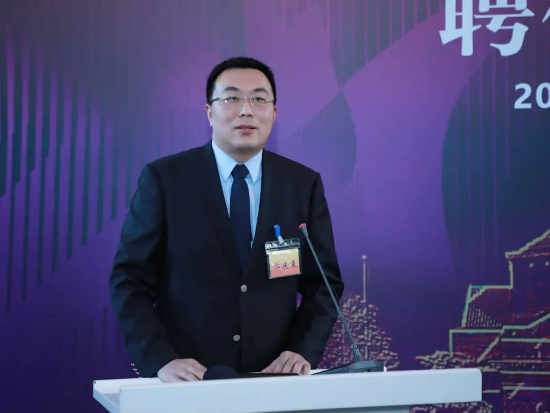 长聘教授代表郭庆来发言长聘教授代表,电机系教授郭庆来说,30多年来