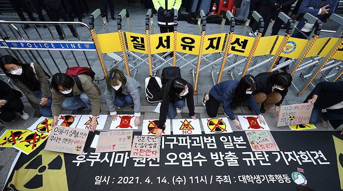 日本驻韩国大使馆前发生抗议活动。图片来源：视觉中国