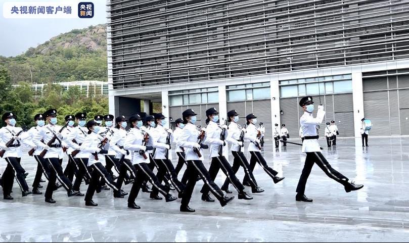 △香港入境处展示中式步操