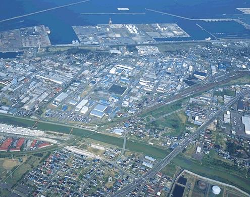 △今年2月福岛发生7.3级地震后，芯片制造商瑞萨电子宣布茨城工厂暂停生产，多家为芯片制造商供应原料的化工企业也暂停了生产。