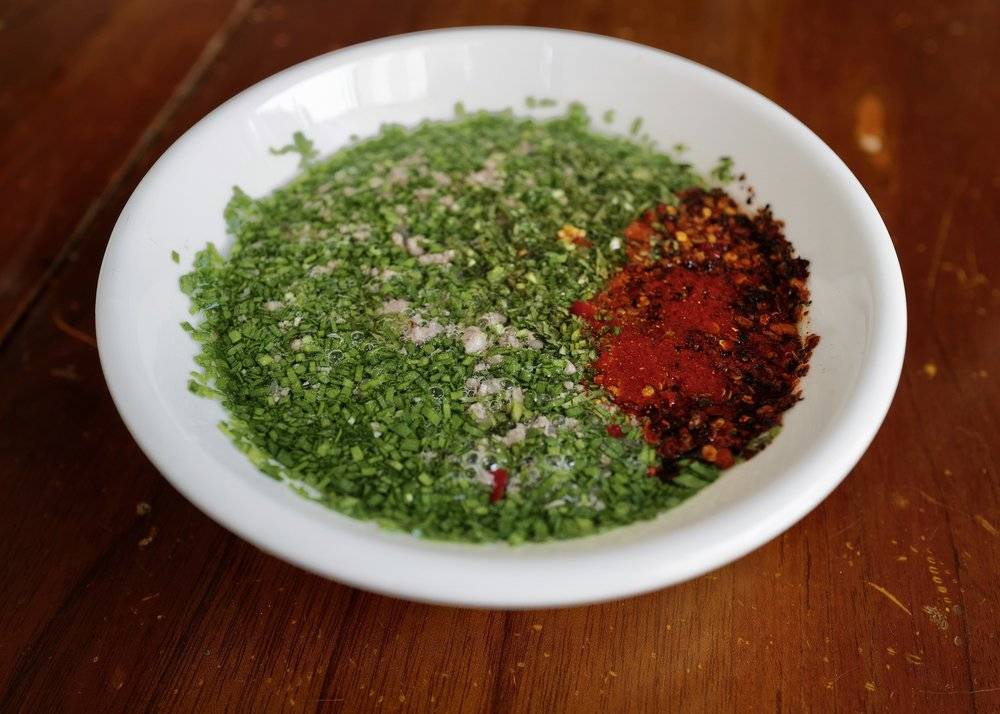 云南德宏芒市著名的傣味小吃撒撇.