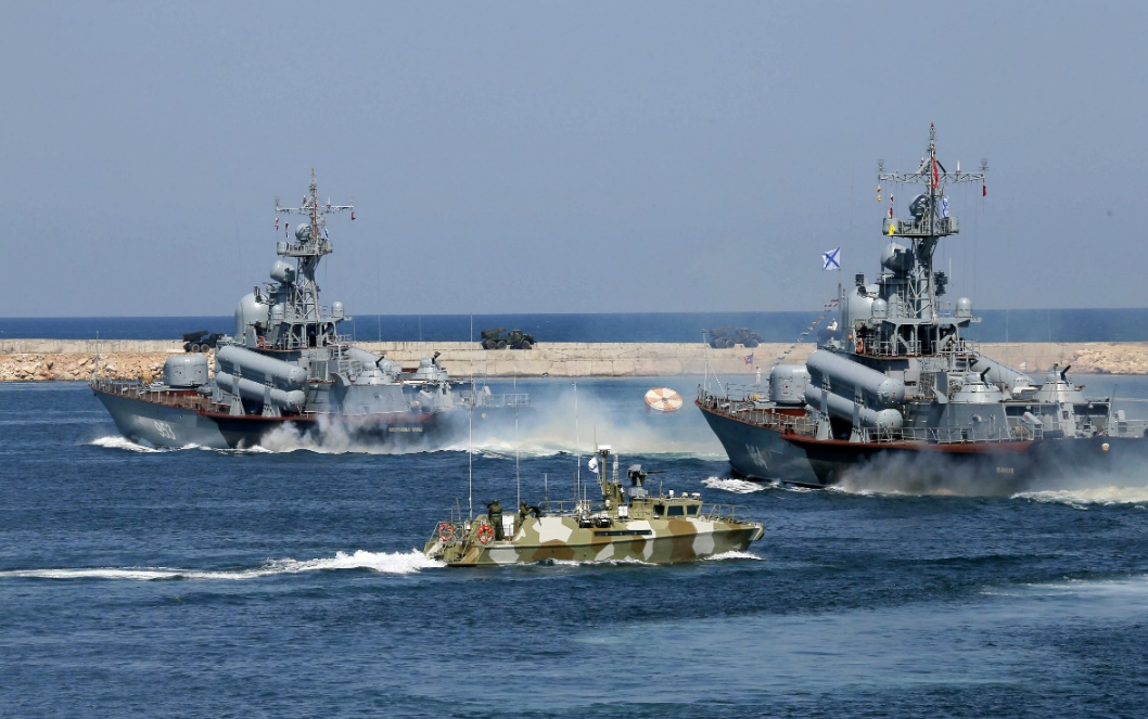 绝!俄罗斯“堵住”刻赤海峡 乌克兰演习舰船无法回港