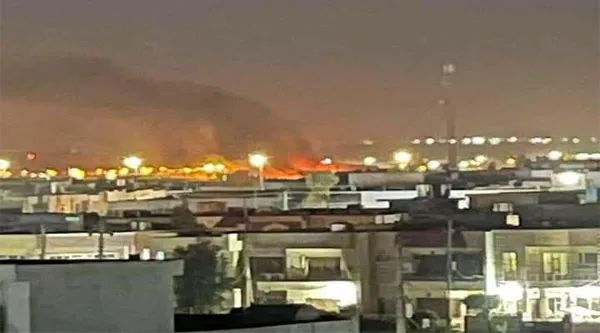 伊拉克埃尔比勒机场遭火箭弹袭击 图源：央视