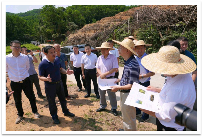 科学技术部农村司副司长蒋丹平在海南省科技厅厅长谢京,琼中县委书记