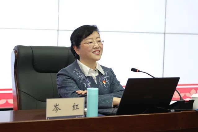 岑红副书记的报告主题是"明理·增信·崇德·力行".