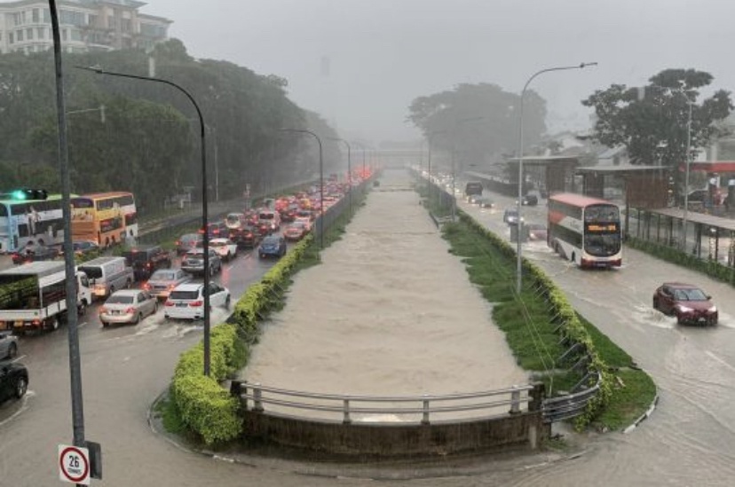 新加坡大部分地区遭暴雨袭击