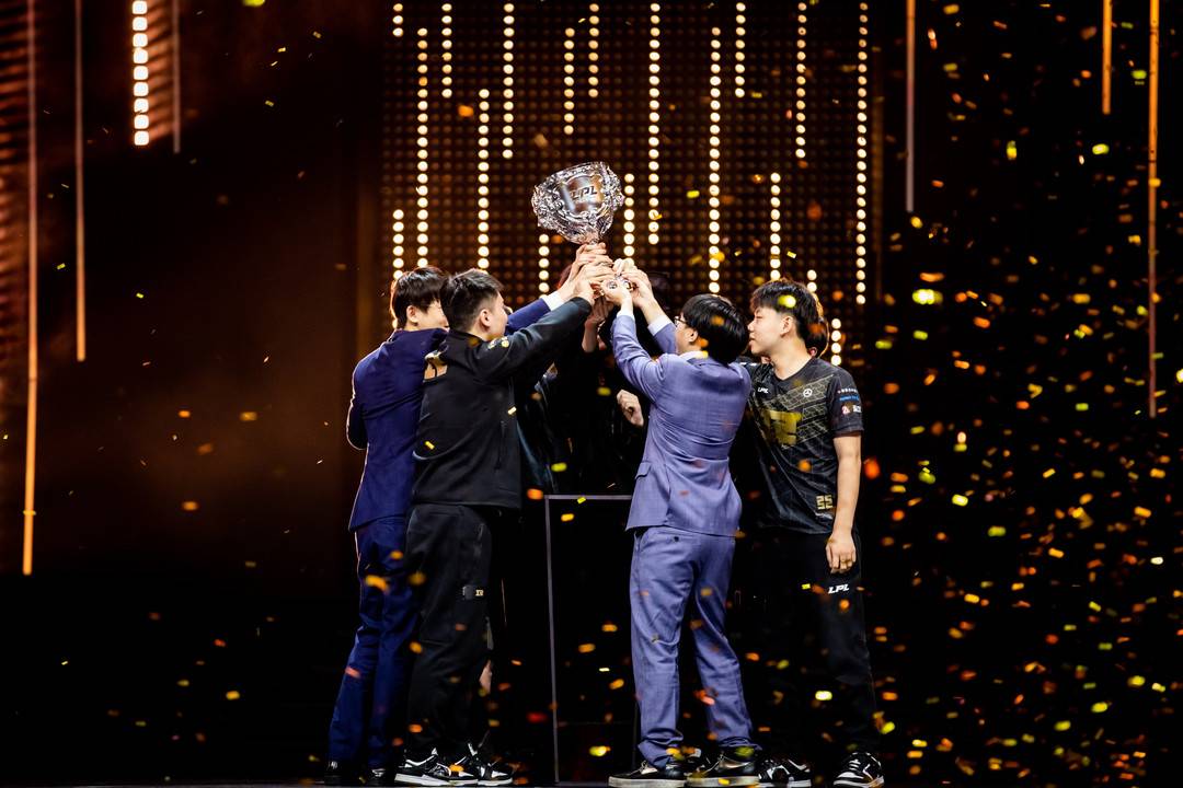 lpl最强集训团再聚武汉 rng春决夺冠将赴冰岛迎国际大考