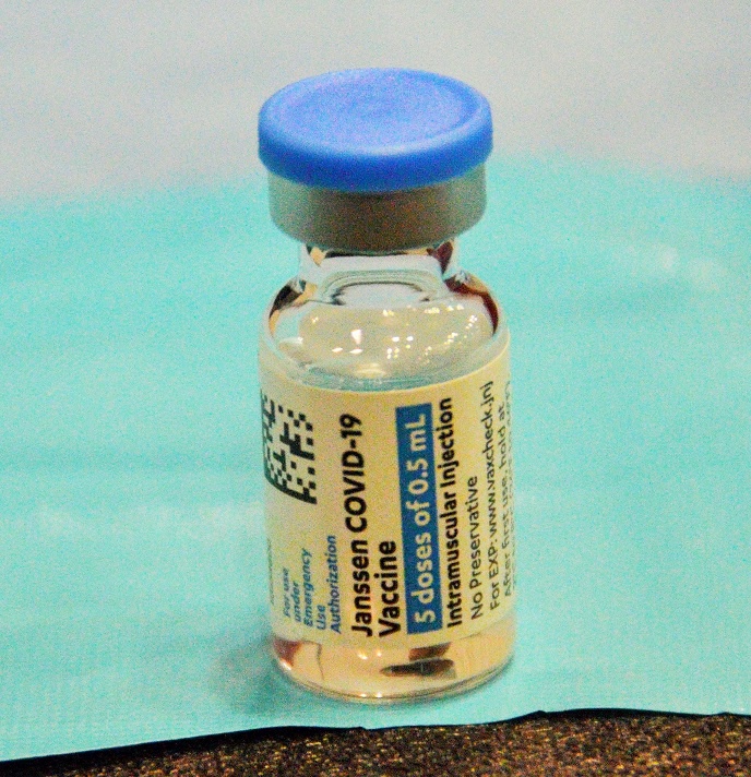 福奇称CDC将在周五决定是否恢复使用强生的COVID-19疫苗
