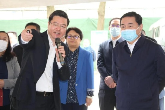 国资委党委书记郝鹏调研新冠疫苗生产供应情况