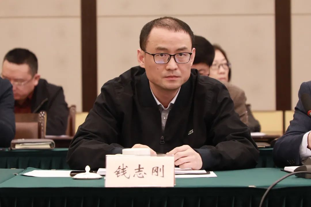 建设有关情况;嘉定区副区长钱志刚介绍了"十四五"嘉定产业发展规划