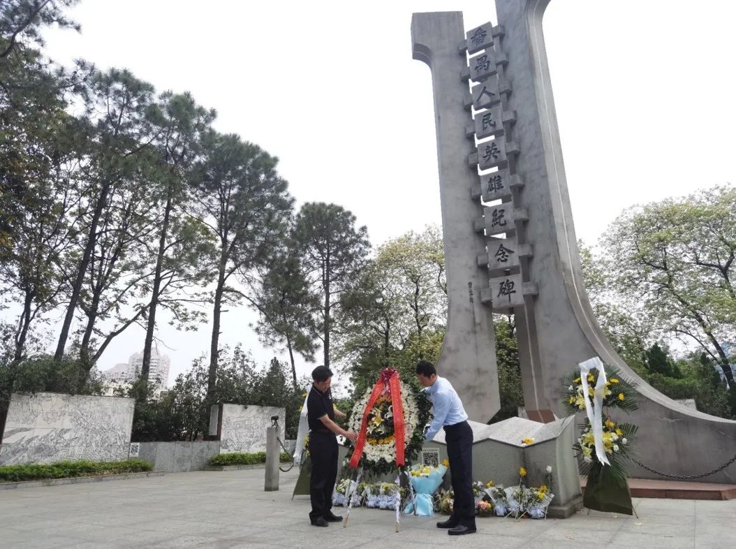 图 |&nbsp;国际教育学院师生"走读"番禺区星海公园,向人民英雄纪念碑