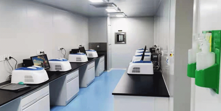 移动式方舱核酸检测实验室内部。