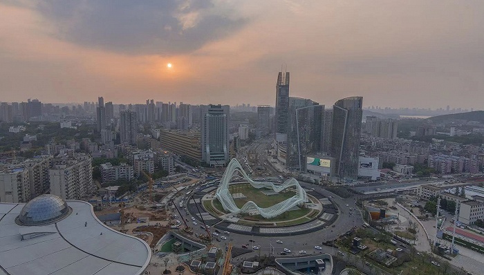 到武汉光谷炒房去！但这并不是武汉楼市的全部