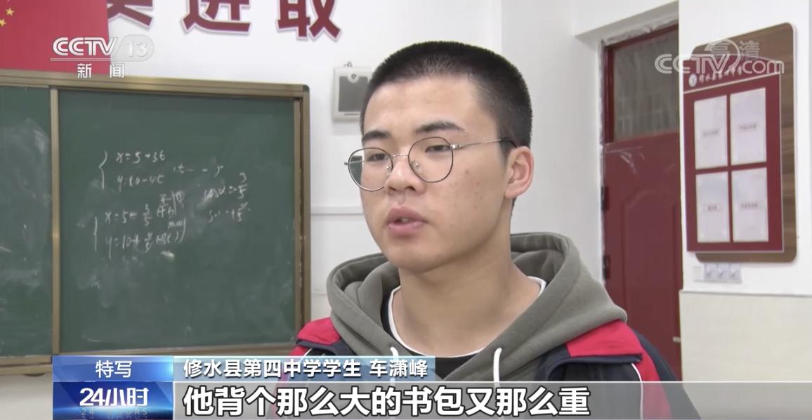 胃管包里有什么插着胃管上讲台！这位“背包老师”和“家人们”的对话让人感动_https://www.jmylbn.com_新闻资讯_第4张