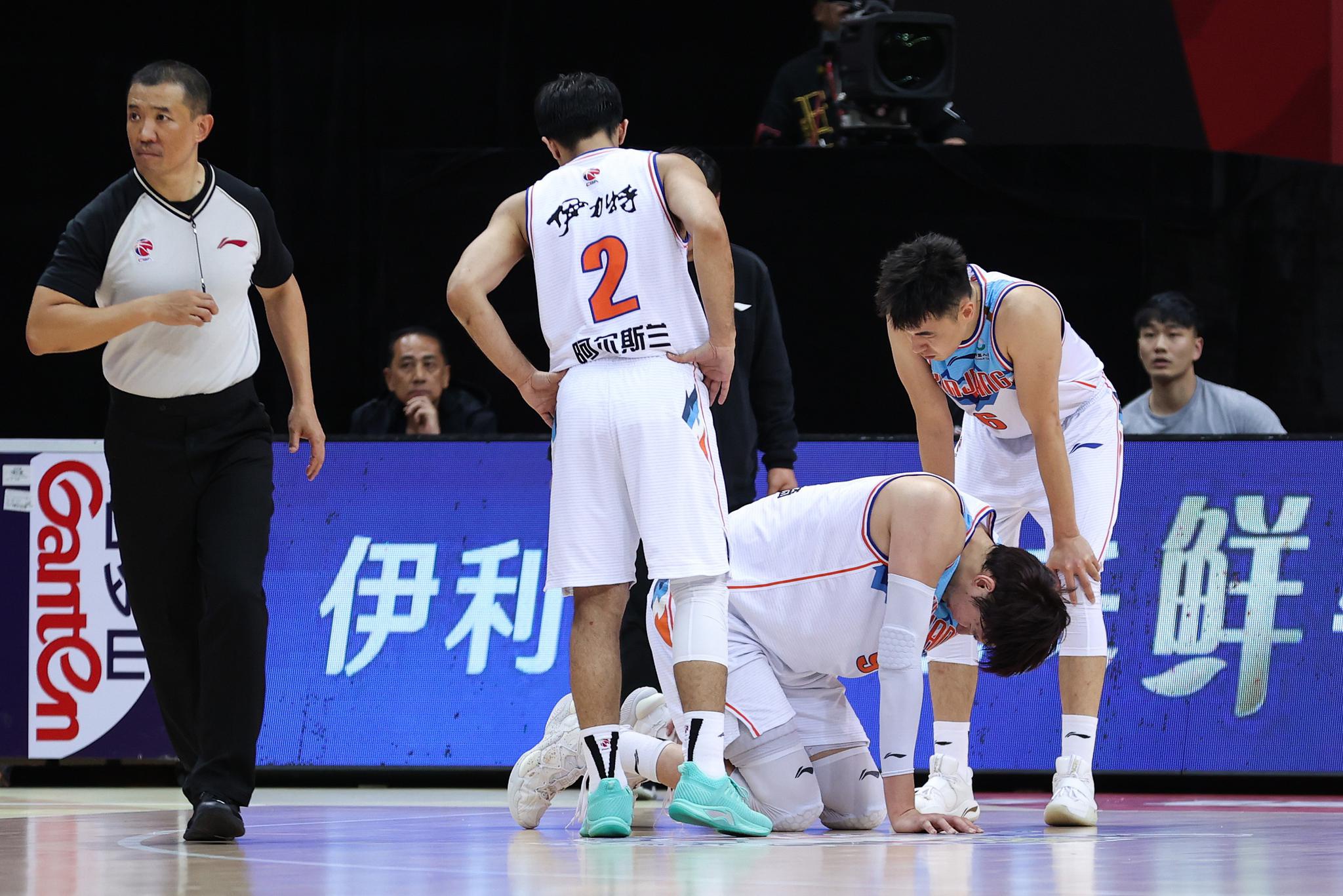 CBA常规赛打54轮季后赛4天淘汰8队,这合理吗?_新浪新闻