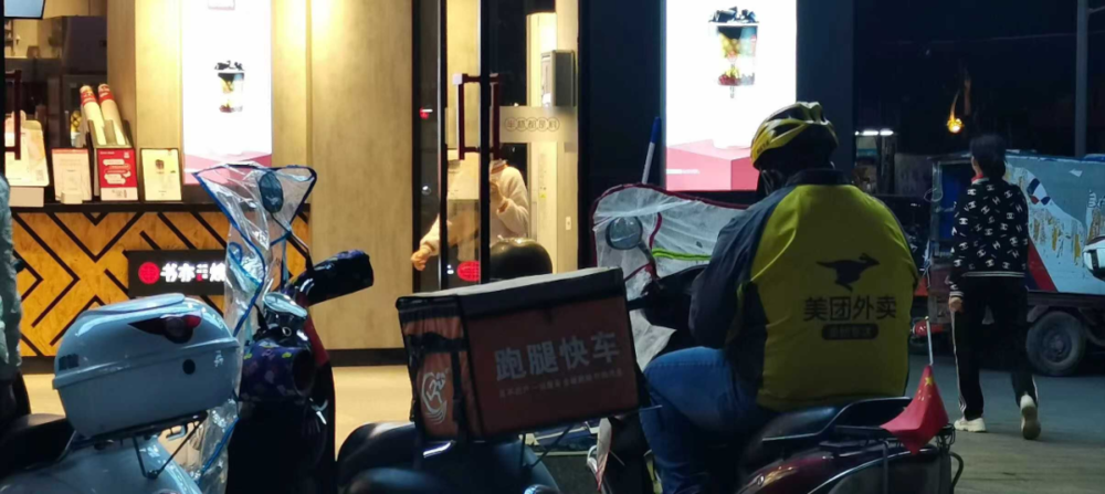 在龙州县,两家大众普遍认知的外卖top2只有一家下沉到了这里,还需要和