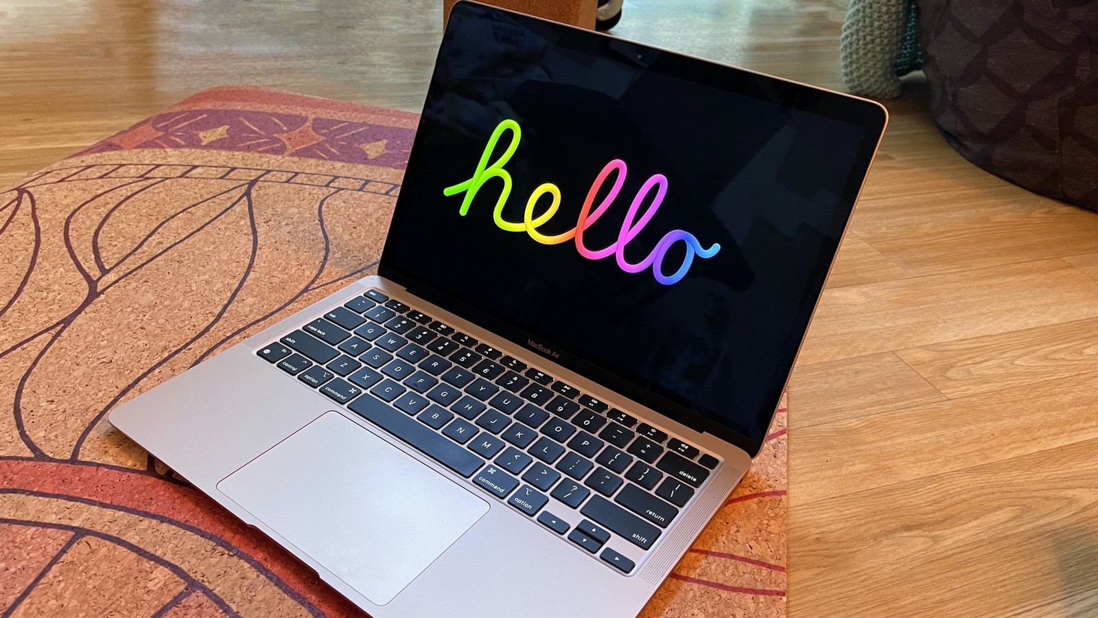 macOS Big Sur 11.3 新增《Hello》屏幕保护程序