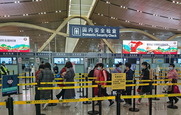 昆明机场多措并举方便旅客乘机