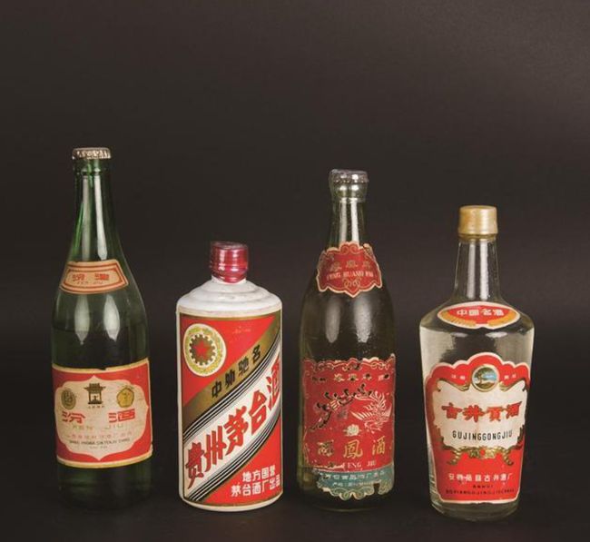中国“四大名酒”中，为什么没有五粮液和剑南春，是“不配”上榜吗？