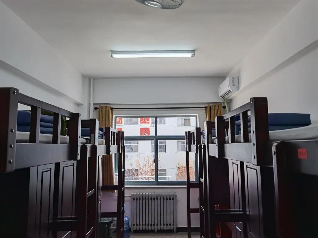 也许是这样的你眼中海军小哥哥的宿舍野外生存时,他们是这样的军事