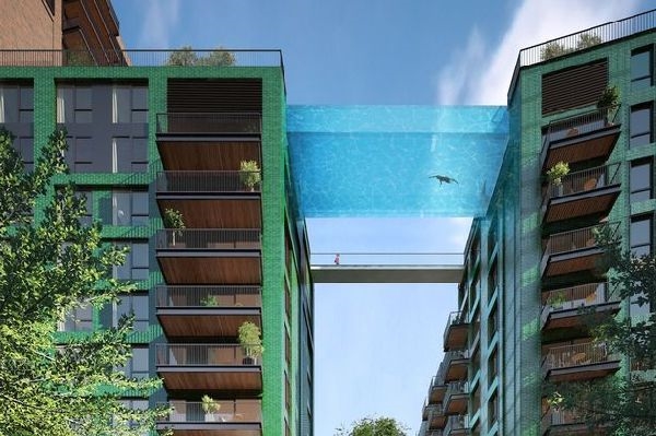 世界首座空中全透明泳池完工：离地35米 似在空中遨游
