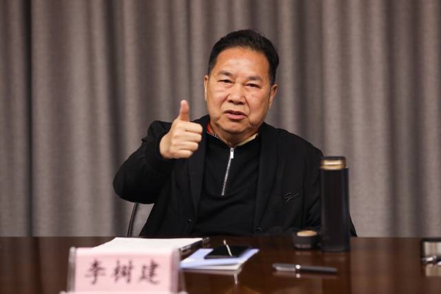 李树建为粤剧演出点赞.