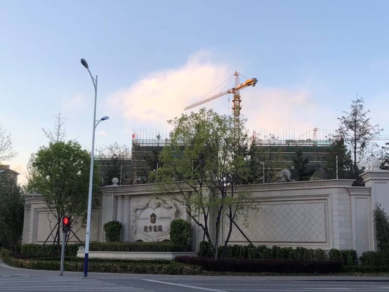 北京庄园项目部分楼栋仍在建设中。 陆肖肖摄