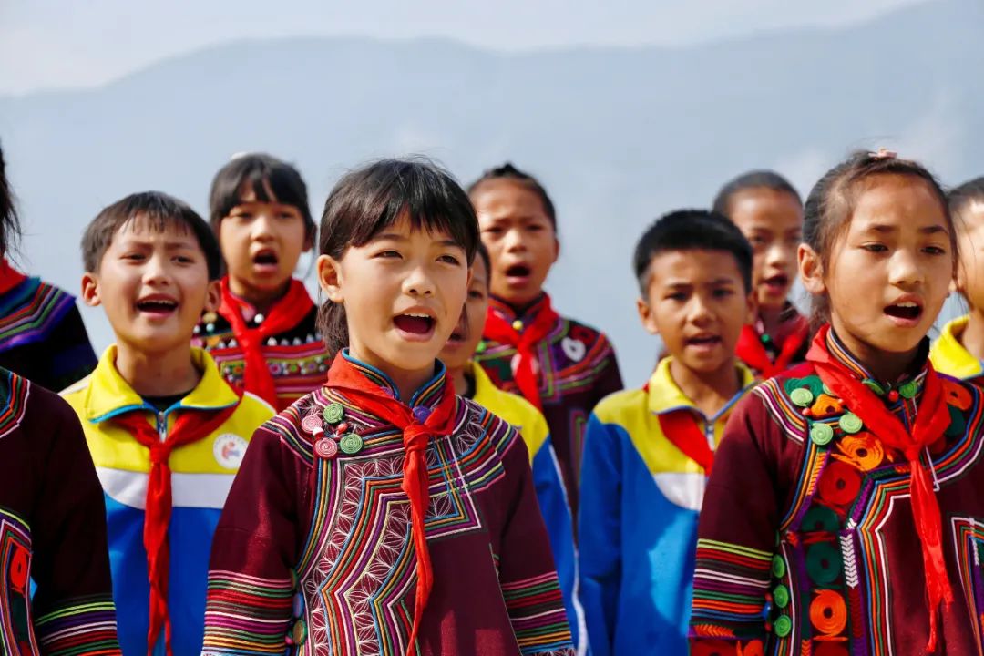 歌声飞到大山外